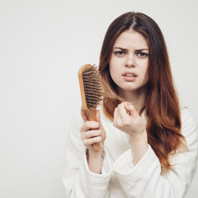 Chute réactionnelle ou chute de cheveux progressive : pourquoi perdons-nous nos cheveux ? 3